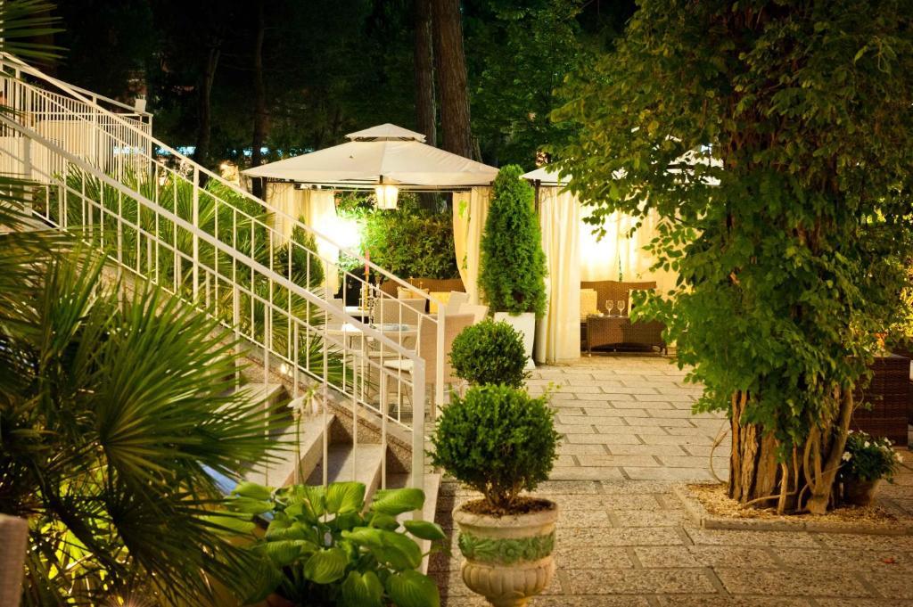Hotel Hawaii Milano Marittima Exterior photo